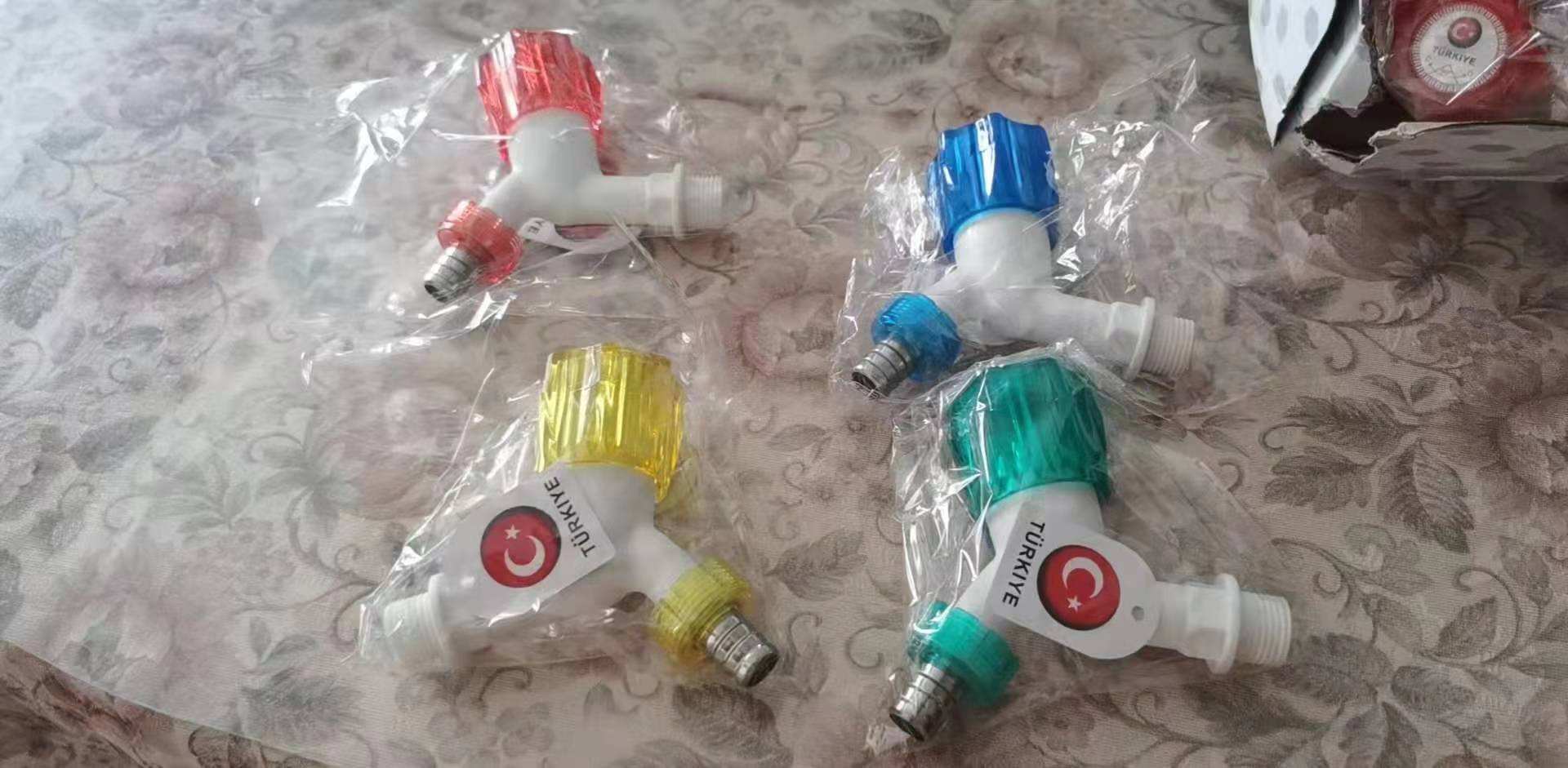 صنبور الماء الشفاف PVC مع فم SS