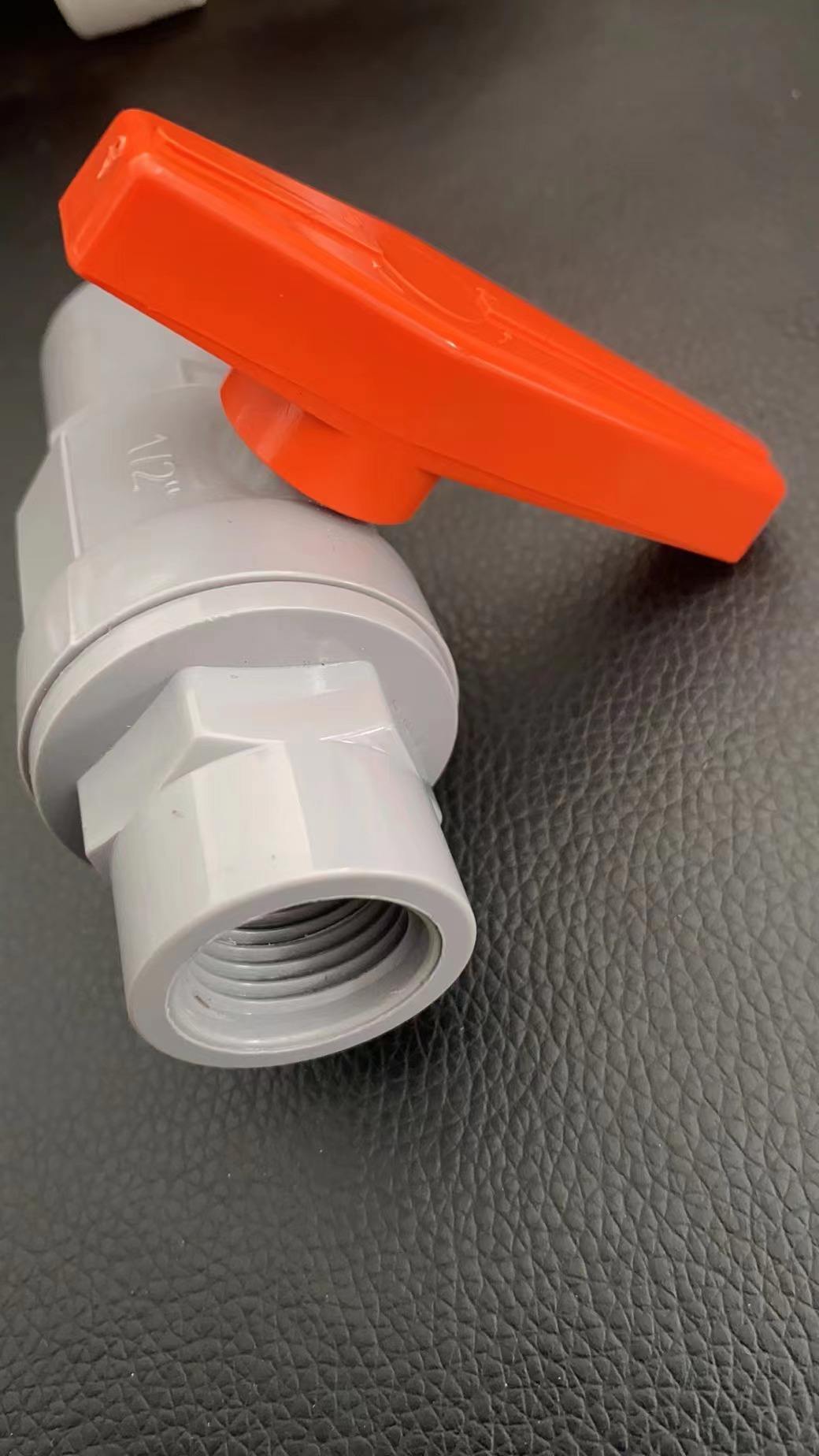 ASTM 40 مقبس UPVC صمام كروي مزدوج حقيقي