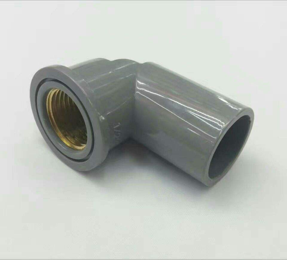 كوع تركيب PVC مع النحاس
