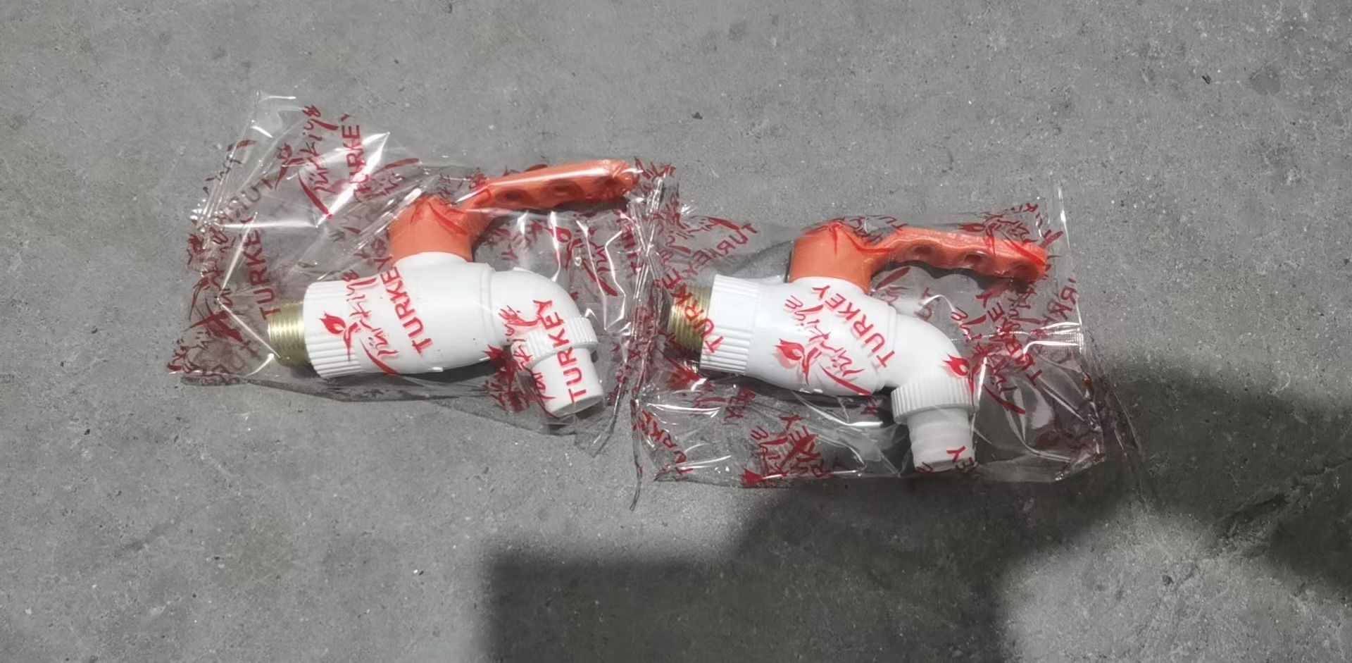 صنبور الماء الشفاف PVC مع فم SS